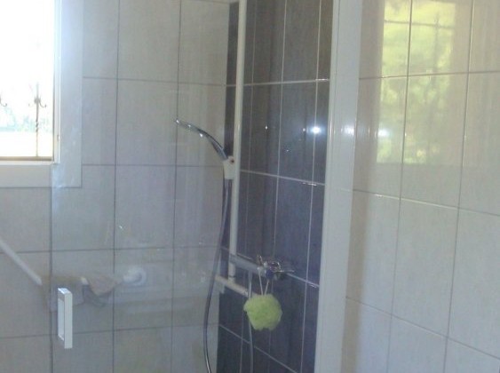 Pose de carrelage dans une salle d'eau