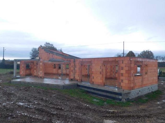 Chantier en cours pour la construction de maison, la savoir-faire de votre artisan maçon